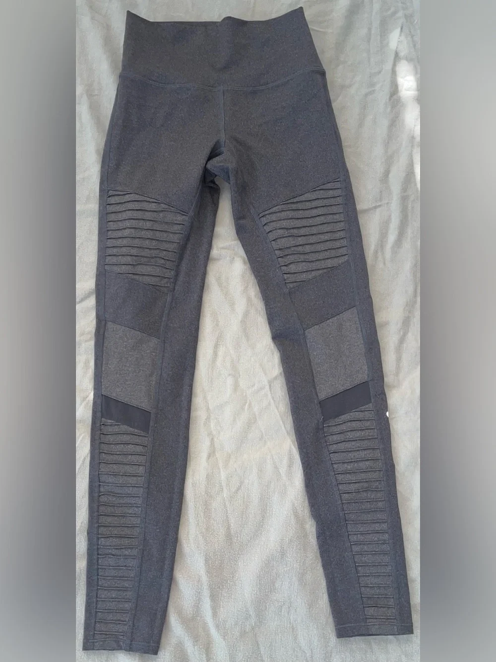 Alo Yoga Women’s High Waist Rise Ribbed Panel Moto Leggings Grey Medium